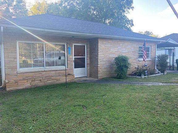 3rd image of 266 Pinecrest Cir
