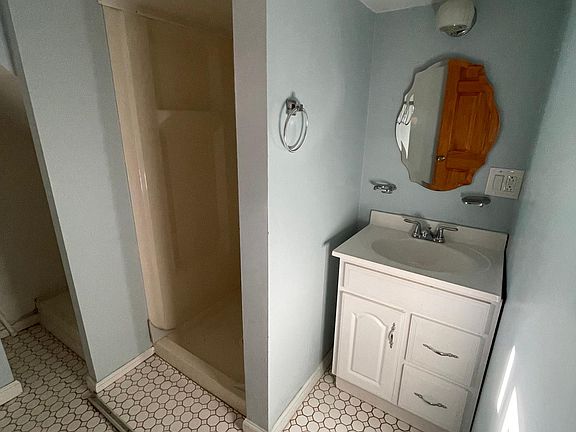 5th image of 77 Arthur Pl