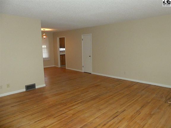 3rd image of 2201 N Tyler St