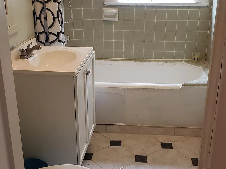 1109 E 1st St #15 — Photo 7