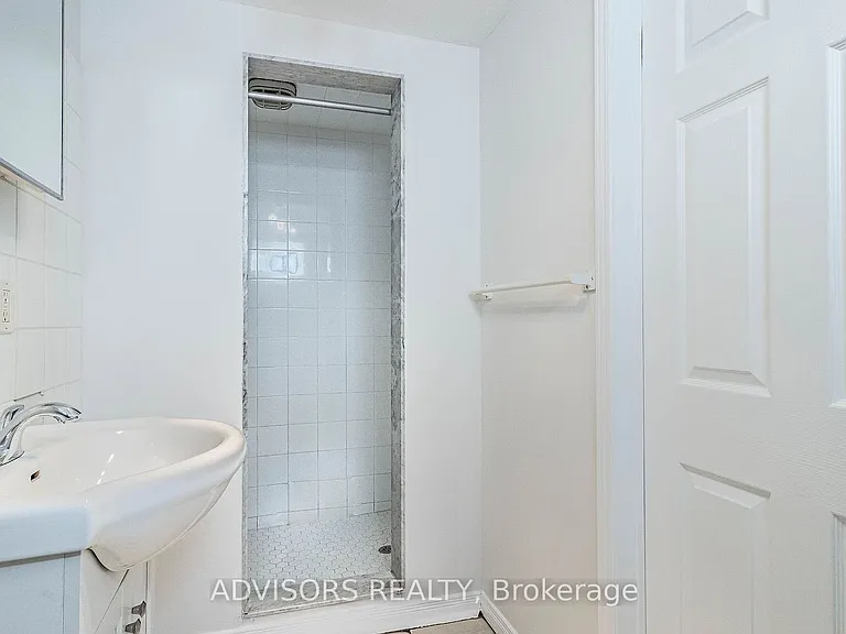 18 Stanley Ct — Photo 6
