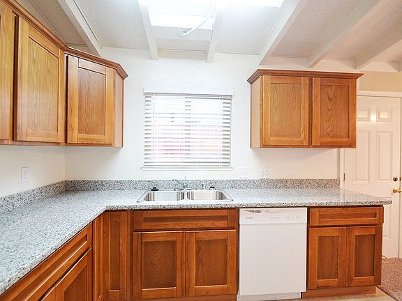 5th image of 6413 Graylock Ln