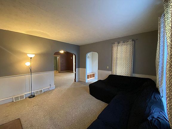 3rd image of 1303 4th Ave