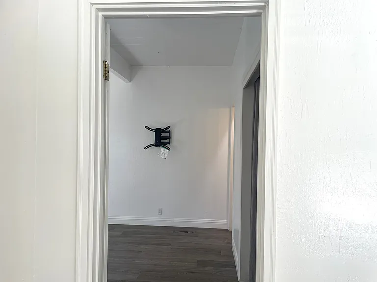 Burton Dr — Photo 11
