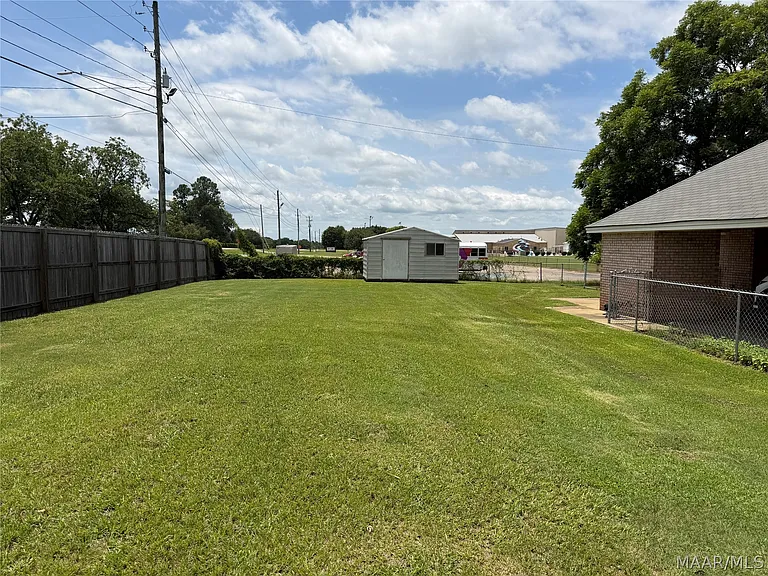 803 Summer Ln — Photo 22