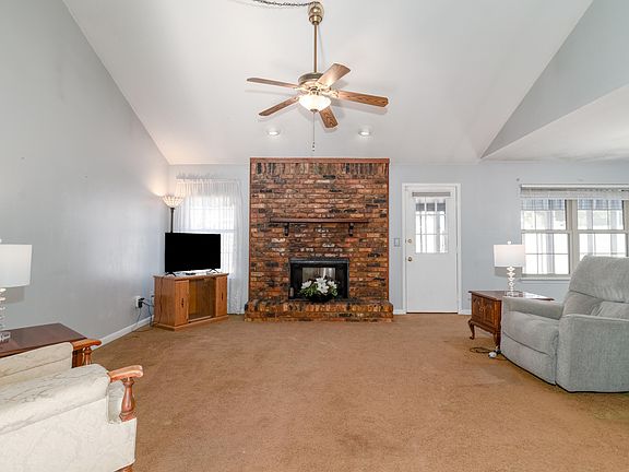 3rd image of 716 Clark Dr