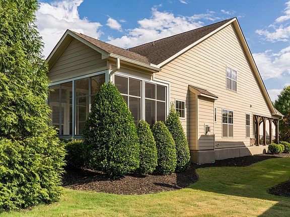 2nd image of 820 Lemongrass Ln
