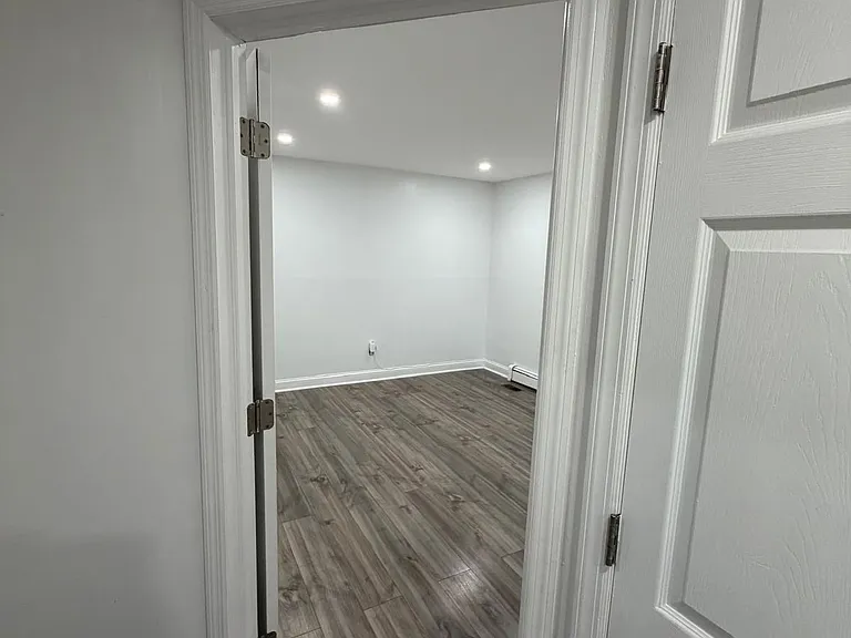 104 E 7th St #1 — Photo 10