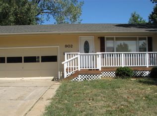 902 W 27th St, Lawrence, KS 66046