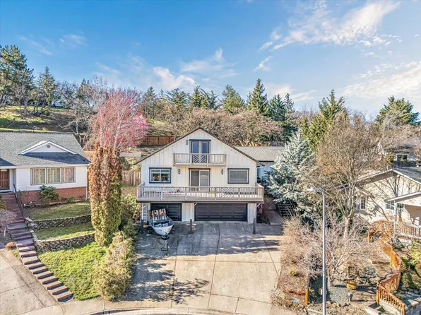 135 Candice Ct, Medford, OR 97504