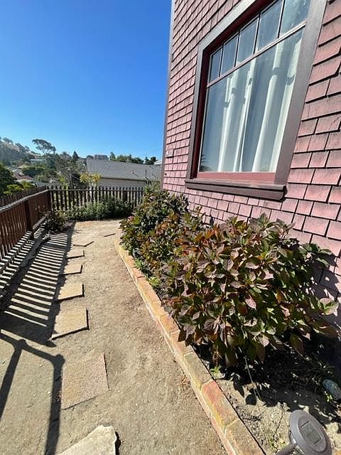 1st image of 219 Piedmont Pl