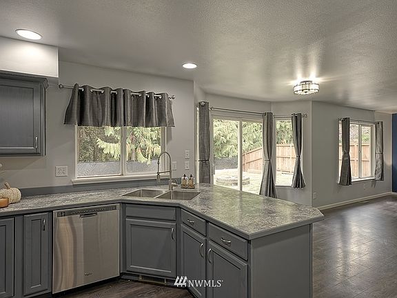 3rd image of 3116 125th Avenue NE