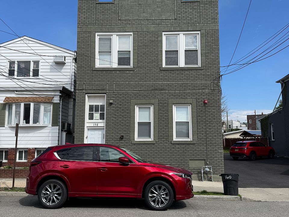1st image of 158 Lincoln Pl APT 1R
