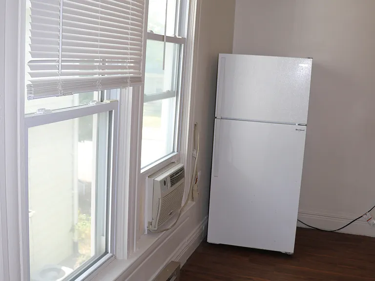 1608 Grove St #B — Photo 5