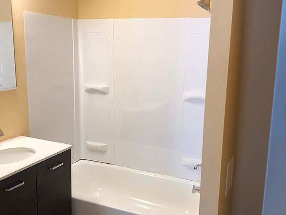 5th image of 1940 Pointview Ave #4