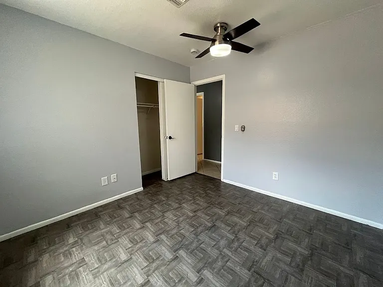 4518 N 84th Ave — Photo 17