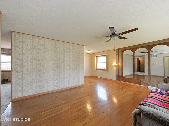 3rd image of 506 E Holly Ave