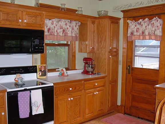 Custom cabinets & lots of counter space!
