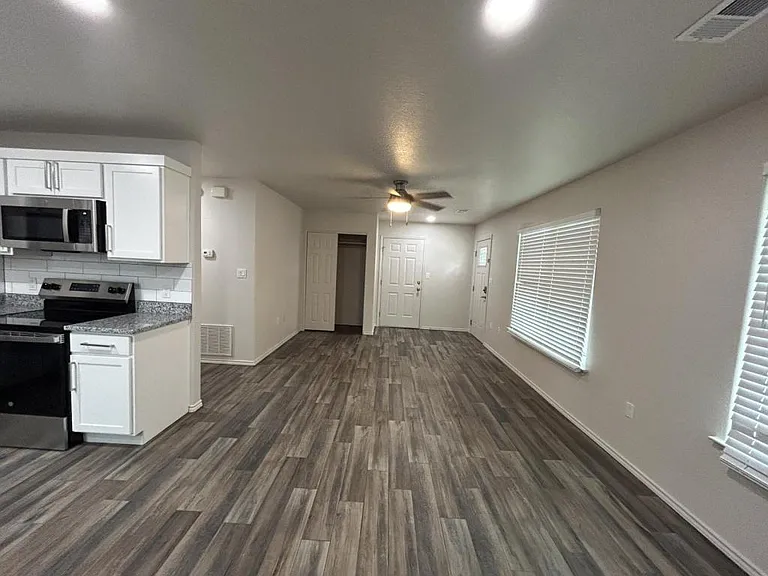 1029 N Water St — Photo 30