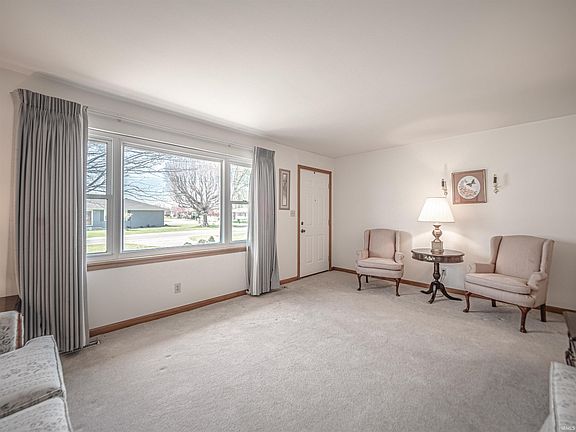 3rd image of 1708 W Brumfield Ave