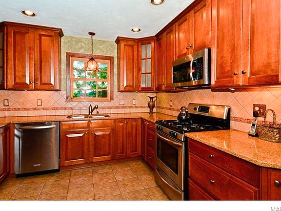 2nd image of 35 Oleander Dr