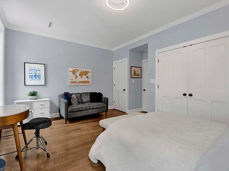 2109 N Clark St — Photo 23