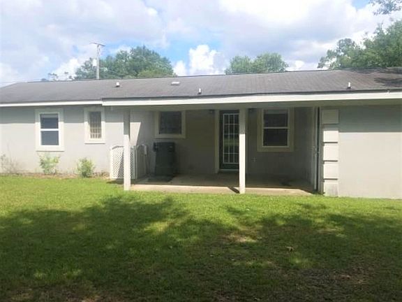 3rd image of 2616 Creekwood Dr