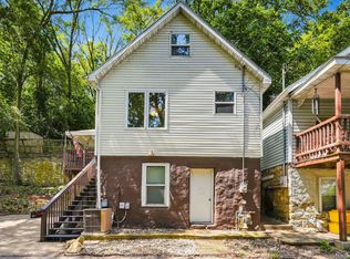 963 Thomas Pl, Dubuque, IA 52001