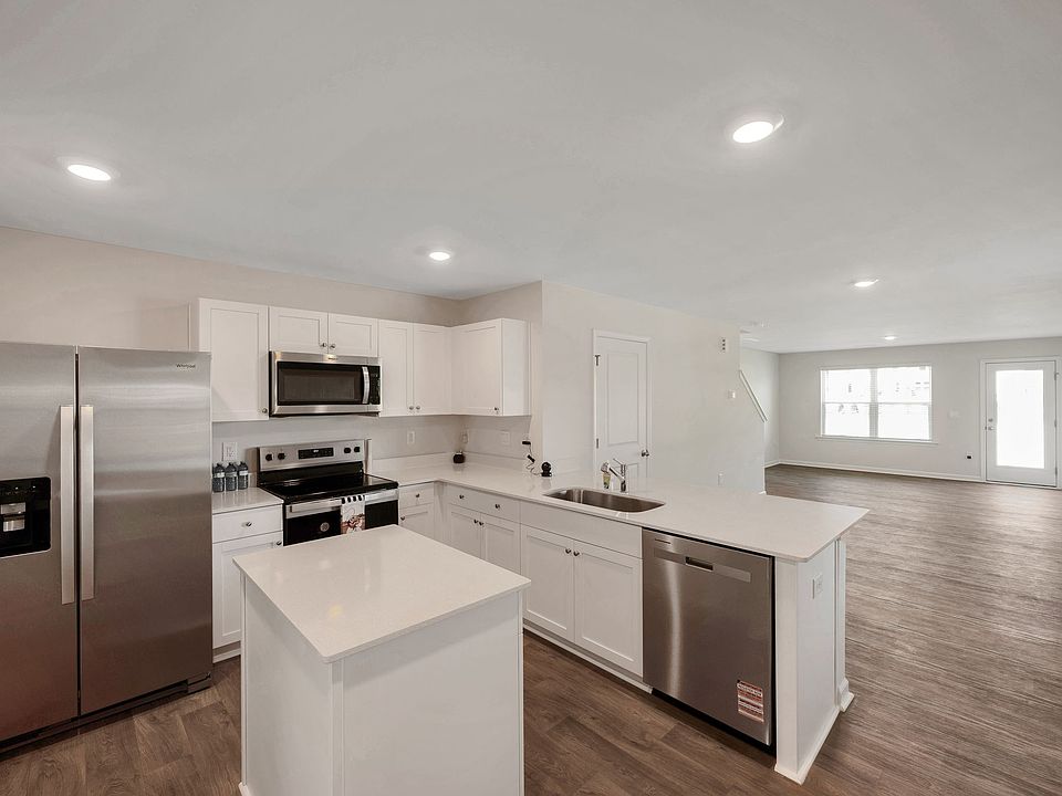 1st image of 114 Holmes Corner Dr