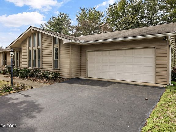 3rd image of 1626 Bexhill Dr