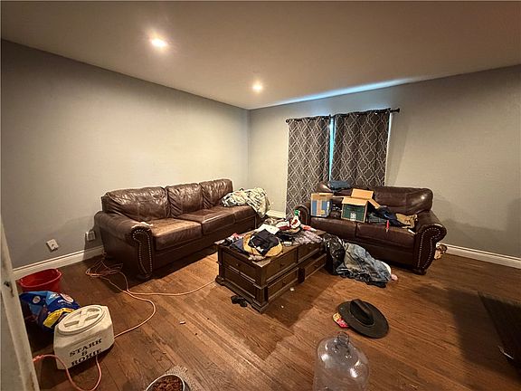 3rd image of 1337 Cambridge Dr