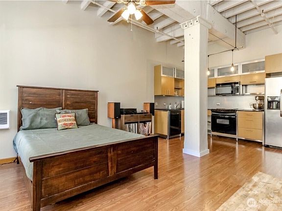 3rd image of 1120 Cliff Street #211