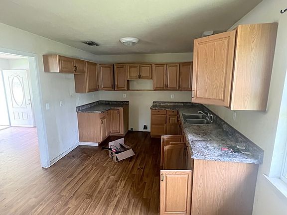 4th image of 804 Lynn St