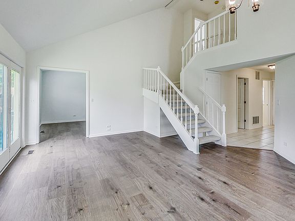 4th image of 4067 N Newport Ln