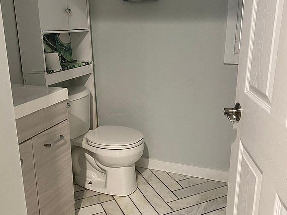 3rd image of 34622 Donnelly St #1