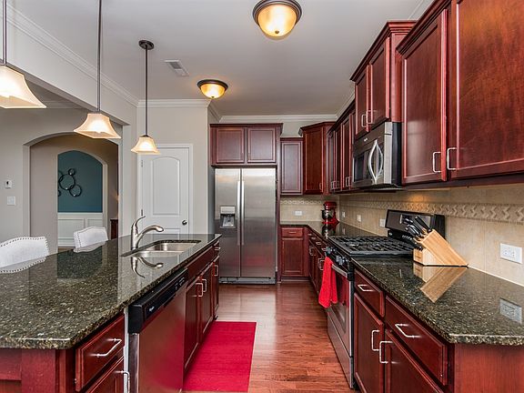 4th image of 212 Old Castle Dr