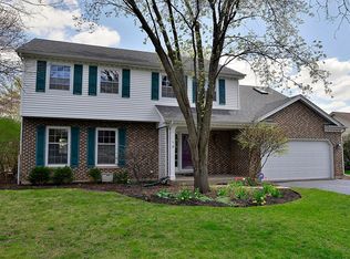 15 Wakefield Ln, Geneva, IL 60134