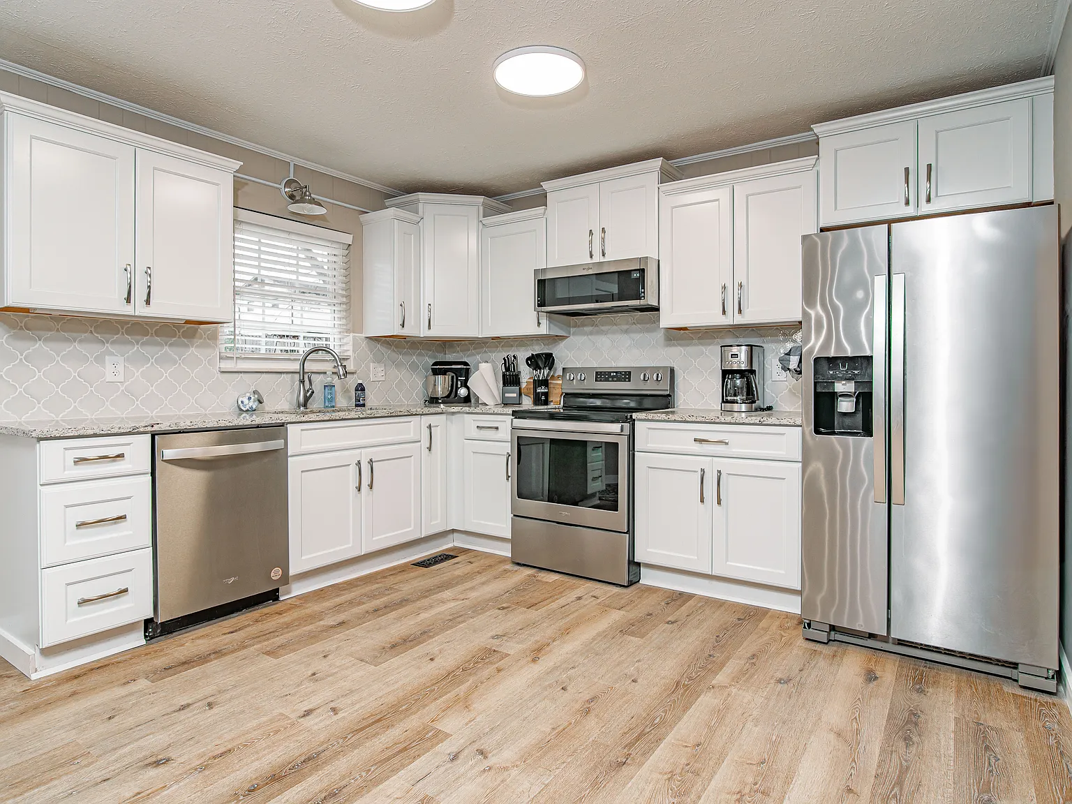 3 bed, 1.5 bath, 1248 sqft, $4,200 — Photo 4