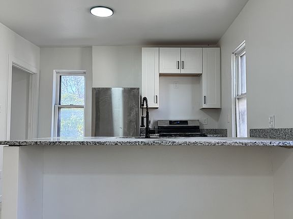 3rd image of 311 Hilton Pl #11559533
