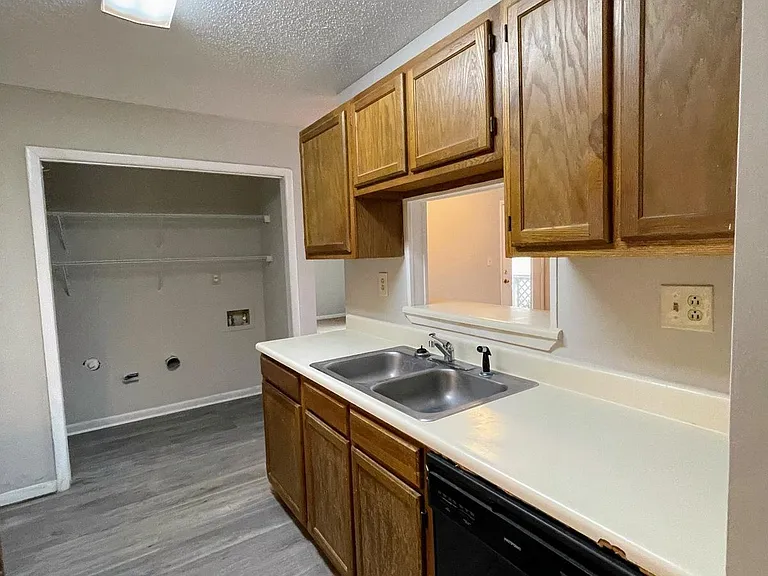 5001 Seven Pine Cir — Photo 13