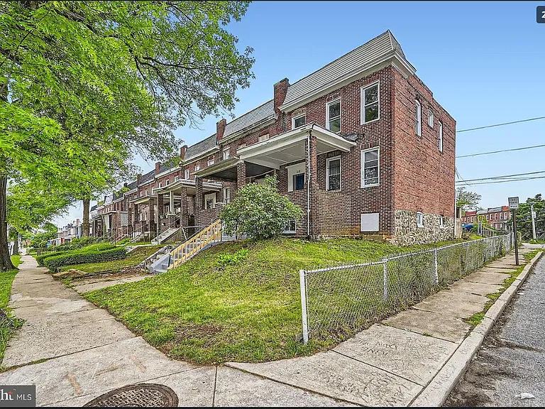 118 N Hilton St — Photo 5