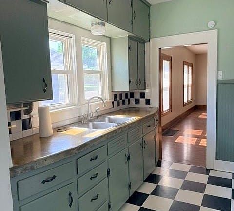 4th image of 704 W 2nd St