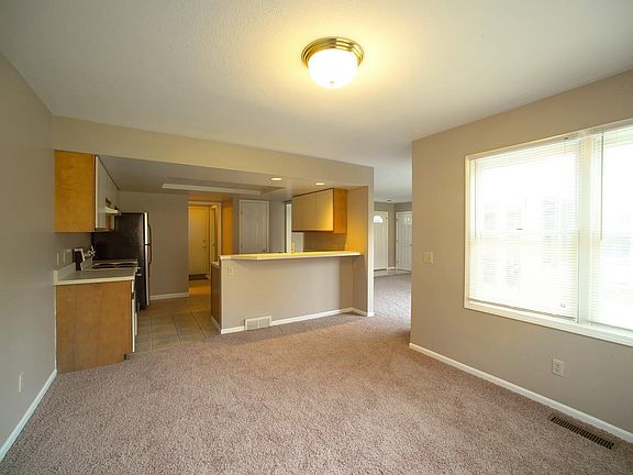 Kitchen, Bar Area, DR