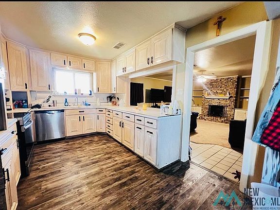 3rd image of 626 E Luna Dr