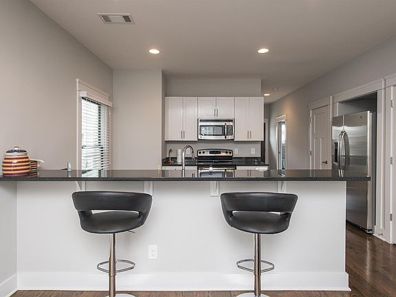 3rd image of 214 Copley Ln