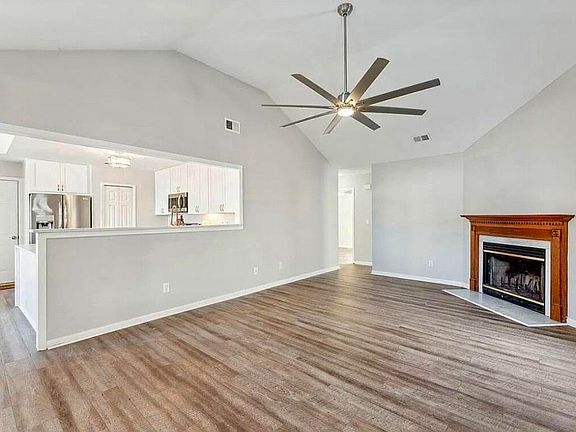 4th image of 1967 Armory Dr