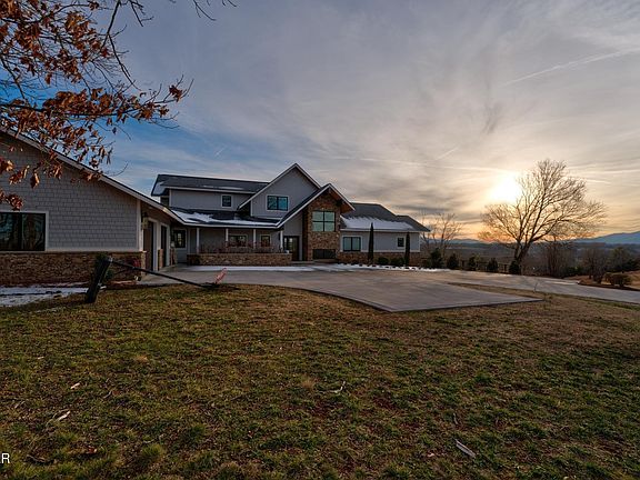 4th image of 1213 Llama Ln