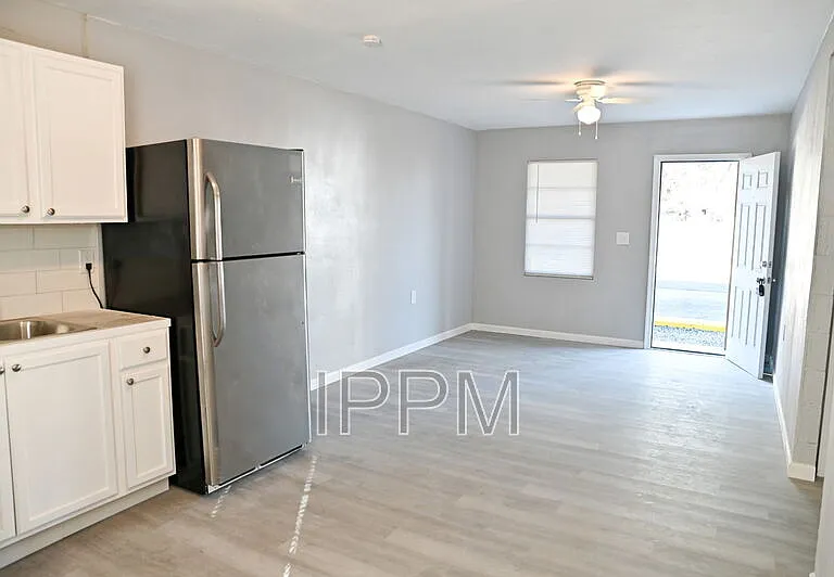 1141 W Acacia Ave #8 — Photo 6