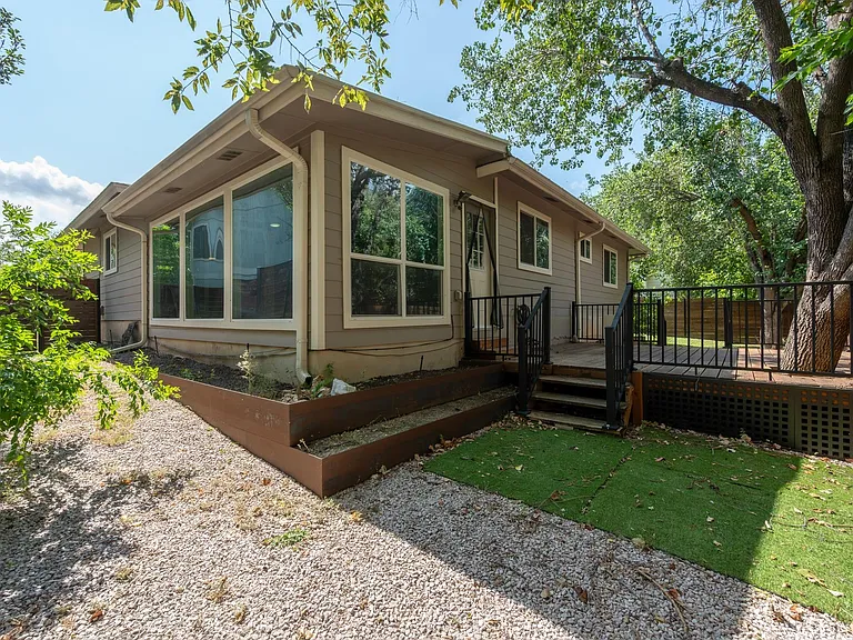 8404 Hornet Dr — Photo 17