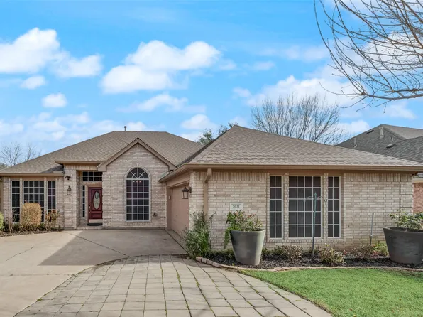2031 Vintage Cir, Corinth, TX 76210